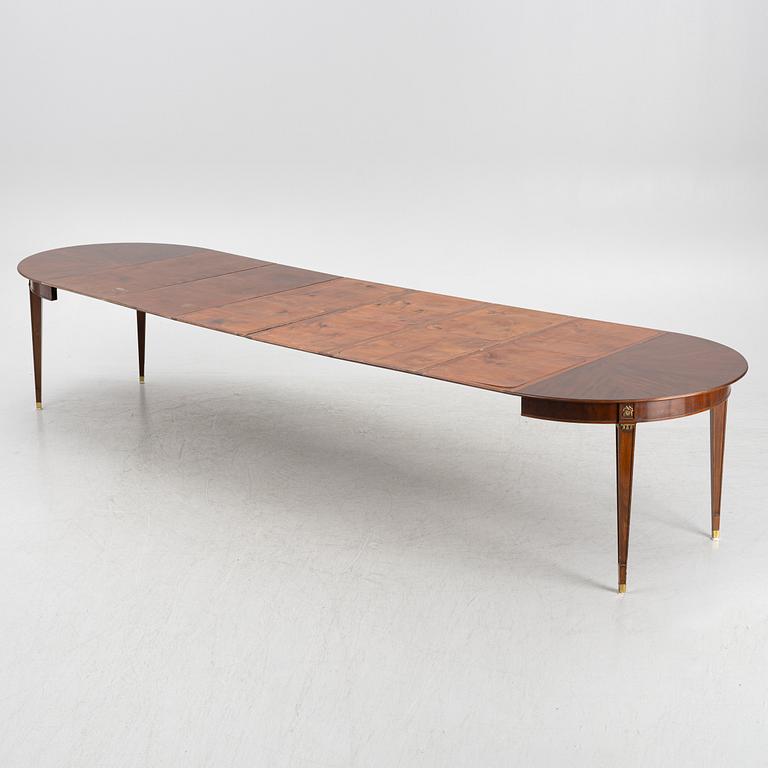 Dining table, Gustavian style, 6 extension leaves, 20th century.