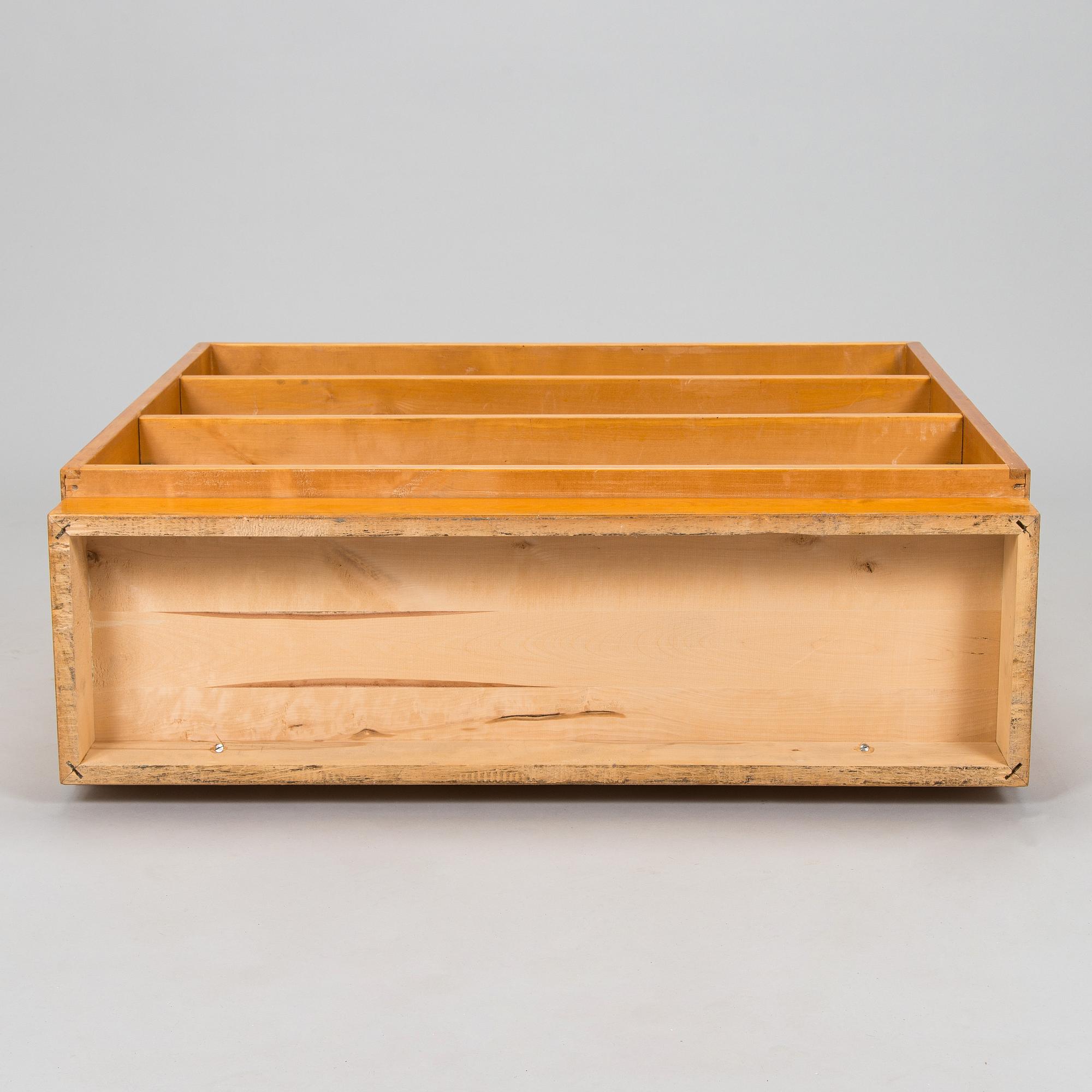 Aino Aalto, kirjahylly /kirjakaappi,  malli 408, O.Y. Huonekalu- ja Rakennustyötehdas A.B, 1950-luvun alku.