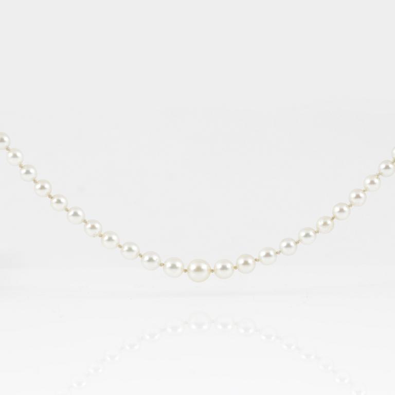 COLLIER, med odlade saltvattenspärlor samt diamanter, 14K vitguld. 1900-talets första hälft.