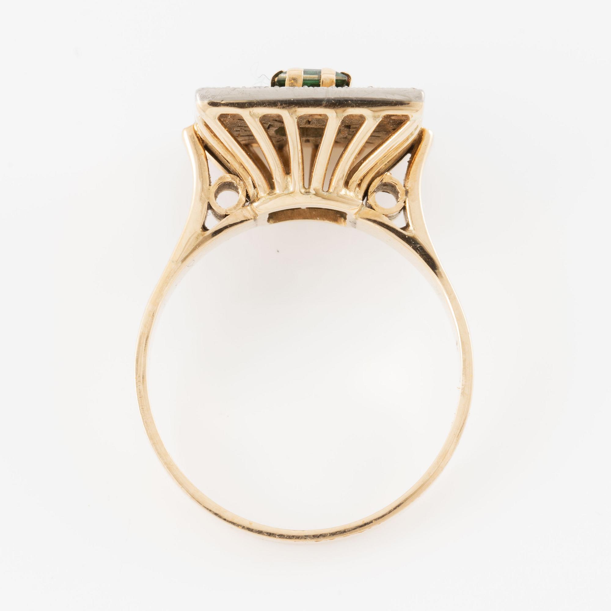 Ring, 18K gold with white stones and green centre stone.