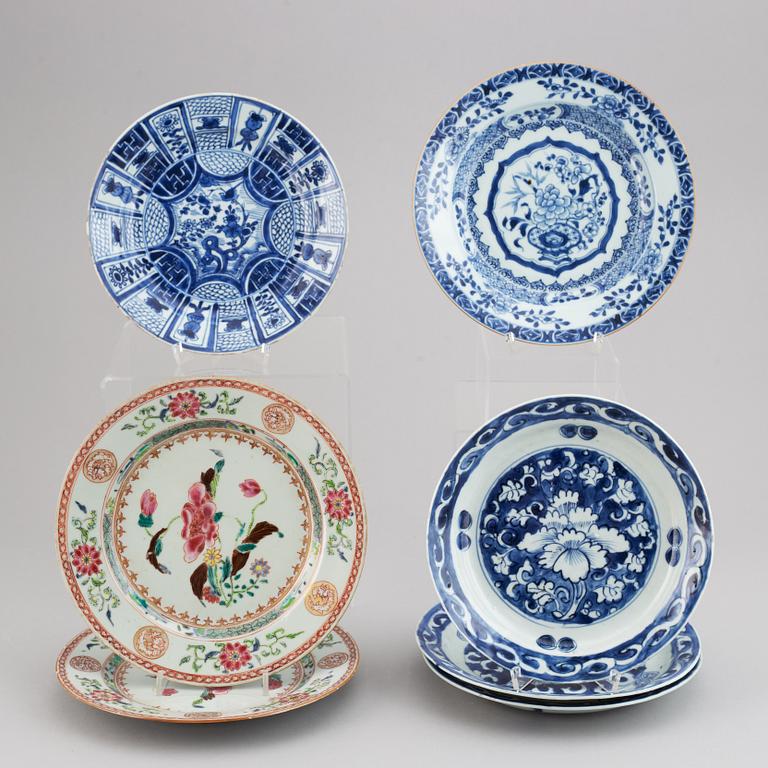 Seven blue and white and famille rose plates, Qing and Ming dynasty, 17-18th century.