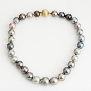 A TAHITI PEARL NECKLACE.