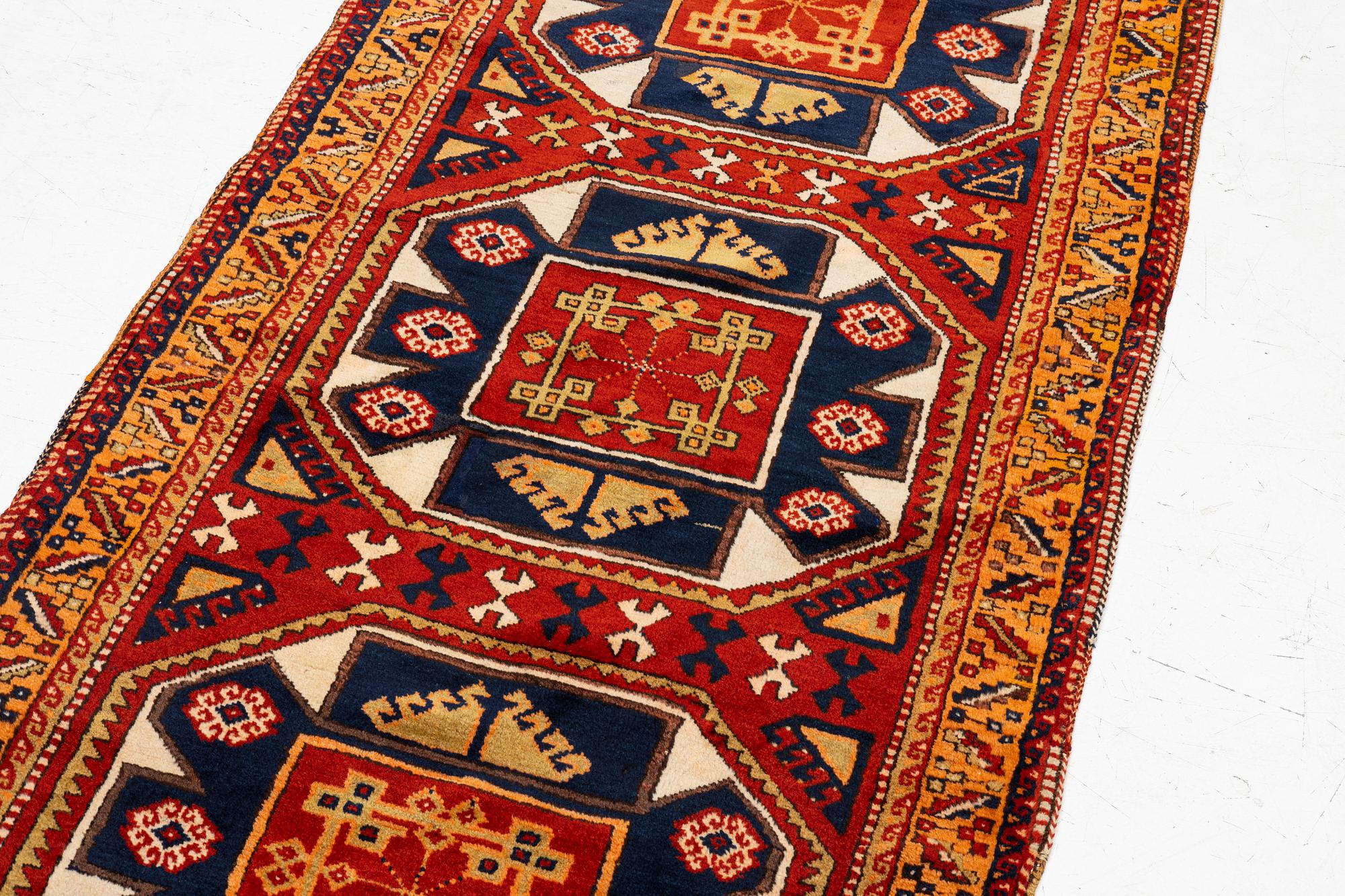 Gallerimatta, semiantik Adiyaman, sydöstra Anatolien, ca 345 x 100 cm.