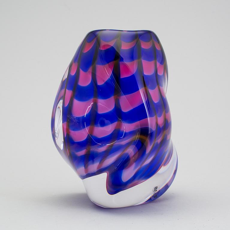 KLAS GÖRAN TINBÄCK, a glass vase for Målerås, 1990´s.
