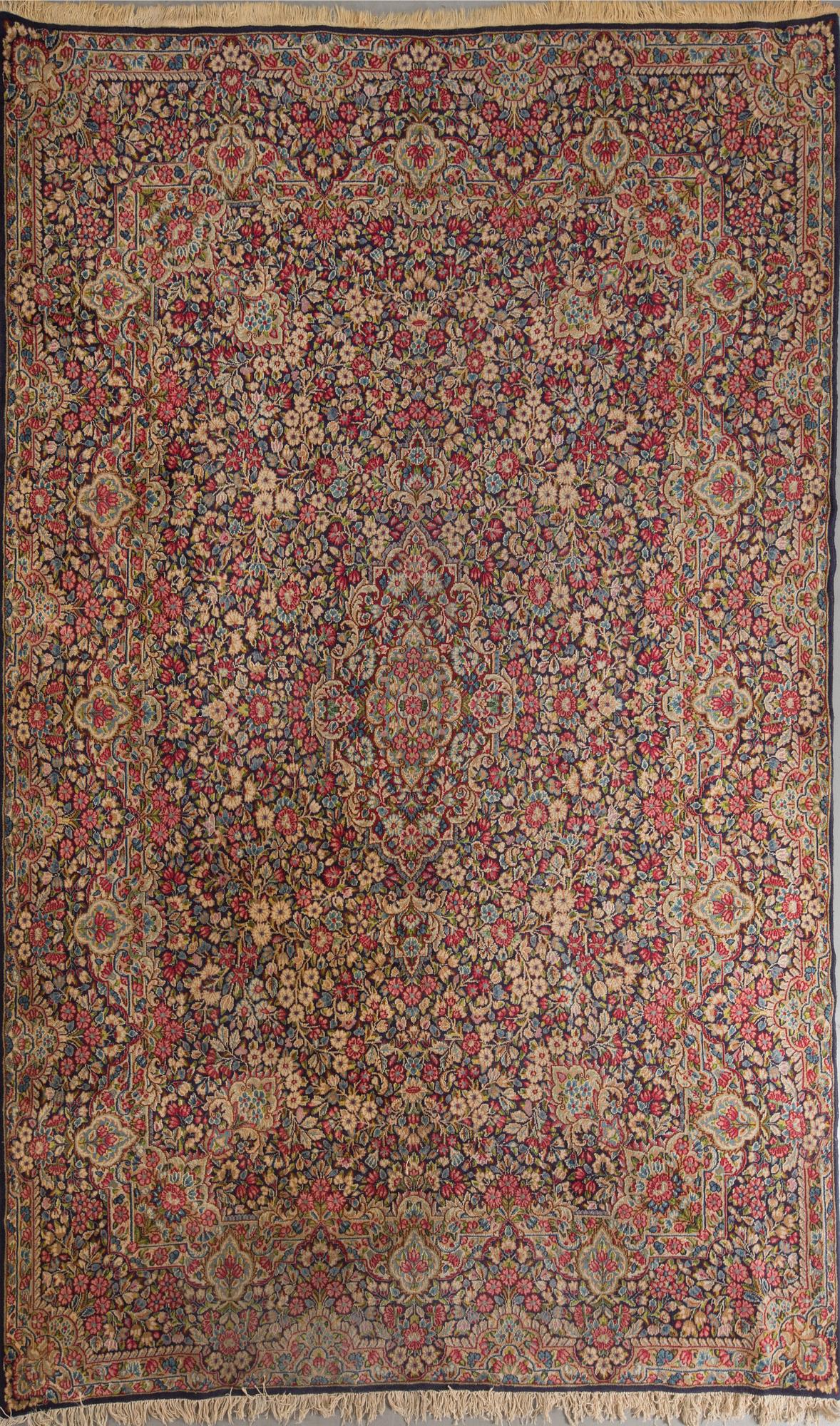 MATTA, old, Kirman, ca 340 x 246 cm.