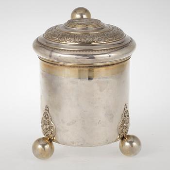 DRYCKESKANNA, silver, renässansstil, firma Gustaf Möllenborg, Stockholm 1896. Tot vikt ca 990 gram.