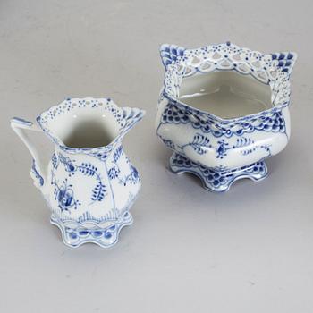 KAFFESERVIS, 29 delar, porslin, "Musselmalet", Royal Copenhagen.