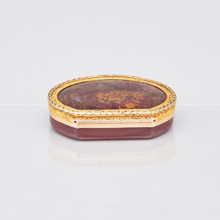 Dosa, agat och tvåfärgat guld, sannolikt fransk, 1800-tal.