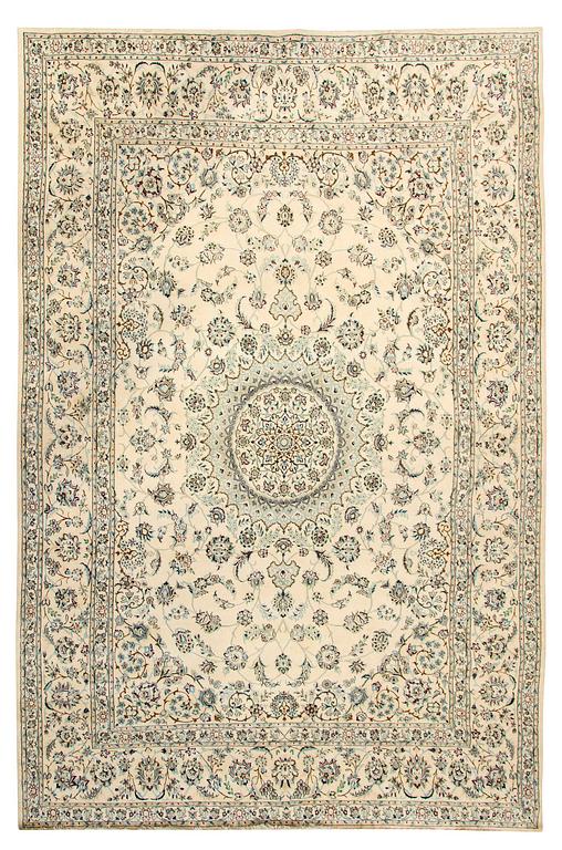 A carpet, Nain, part silk s.k 9LAA. Circa 376 x 249 cm.