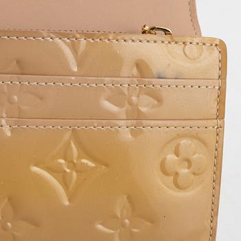 Louis Vuitton, a 'Sarah' vernis wallet.