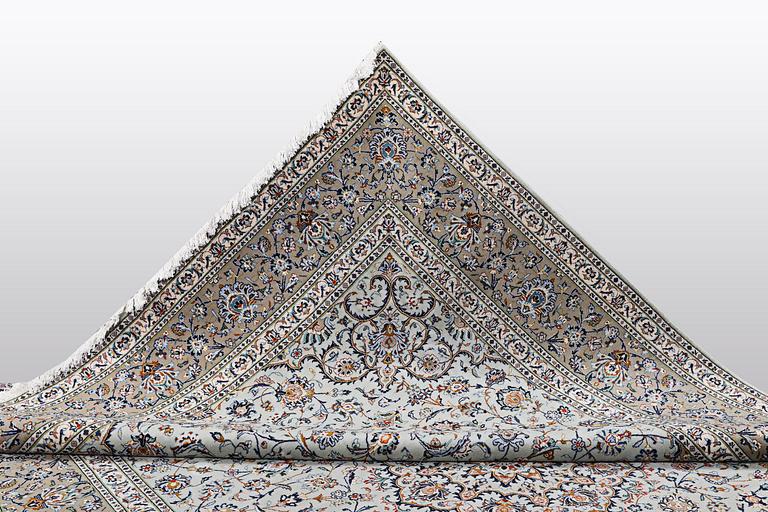 A carpet, Kashan, signed Fani, ca 420 x 300 cm.