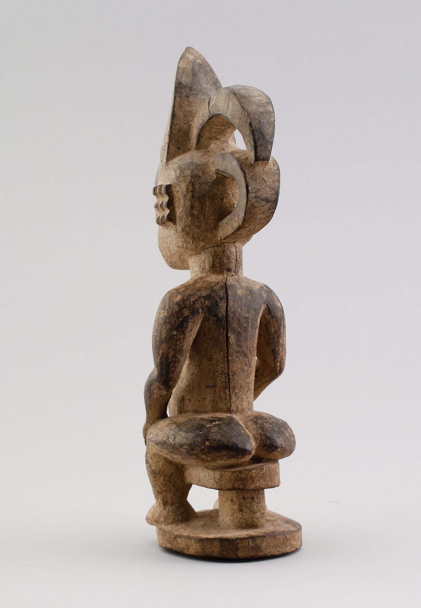 FIGUR, snidat trä, Afrika.