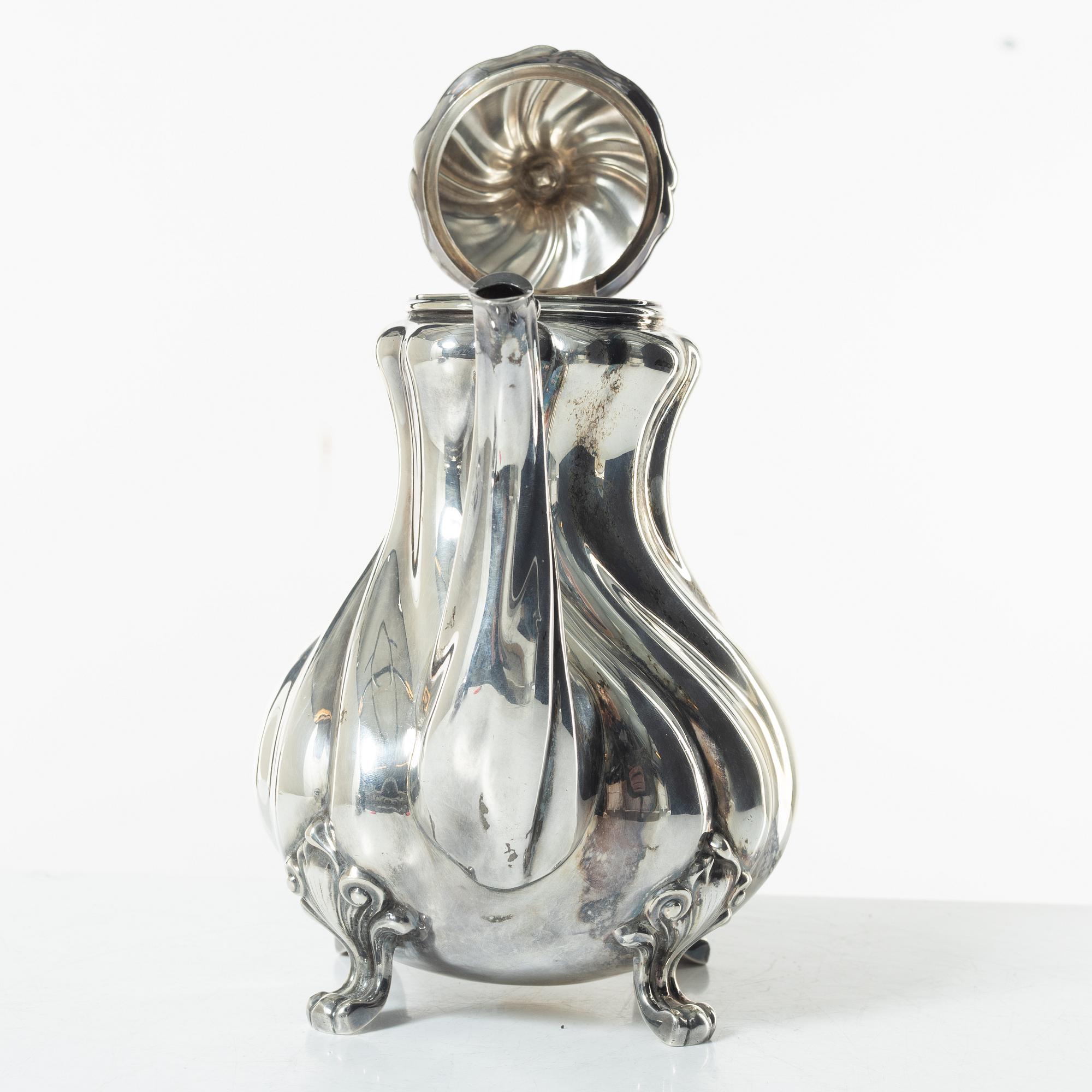 A Norwegian silver Rococo style coffee pot, cream jug, and sugar bowl, Norsk Filigransfabrikk, Oslo circa 1920.