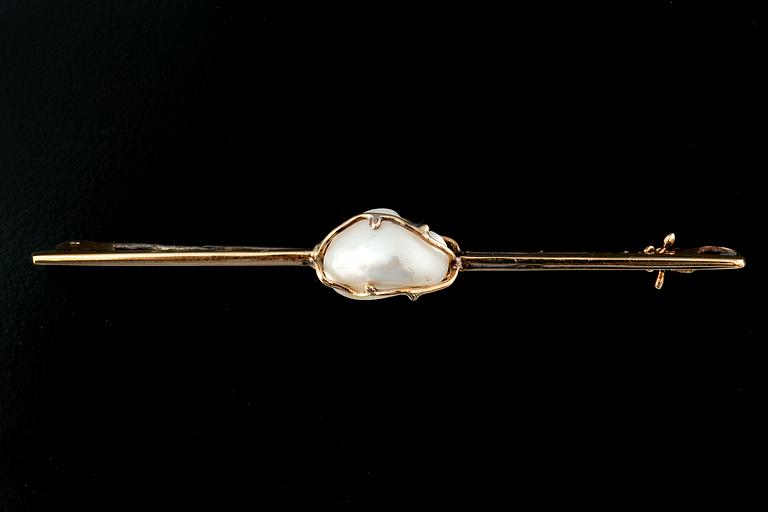 BROOCH.