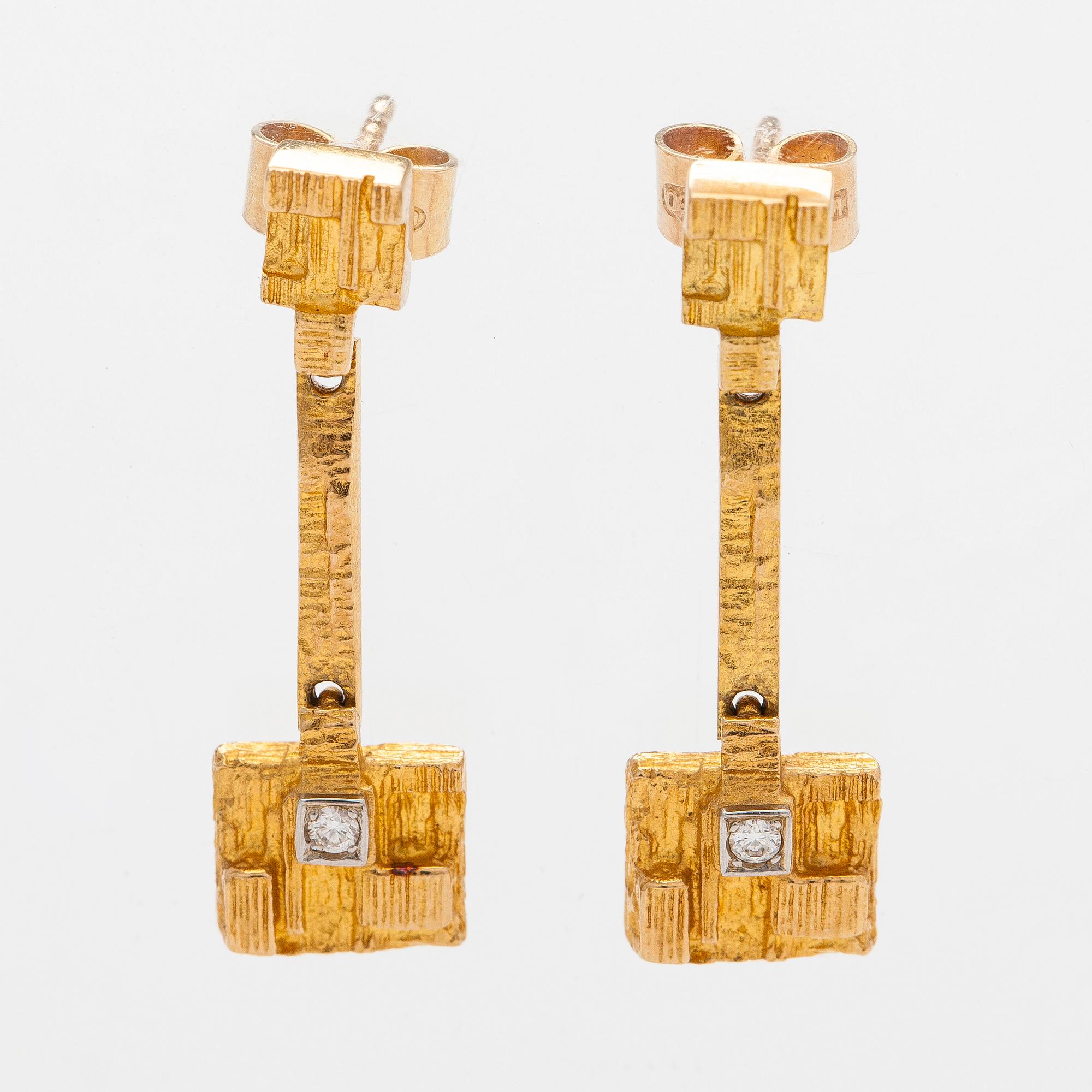 Björn Weckström, korvakorut, "Thai", 18K kultaa, 8/8-hiottuja timantteja. Lapponia 2001.