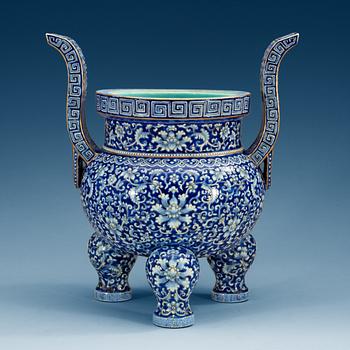 A large enamelled tripod censer, Qing dynasty.