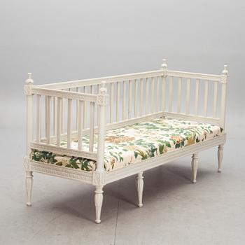 SOFFA, gustaviansk stil. 1900-tal.