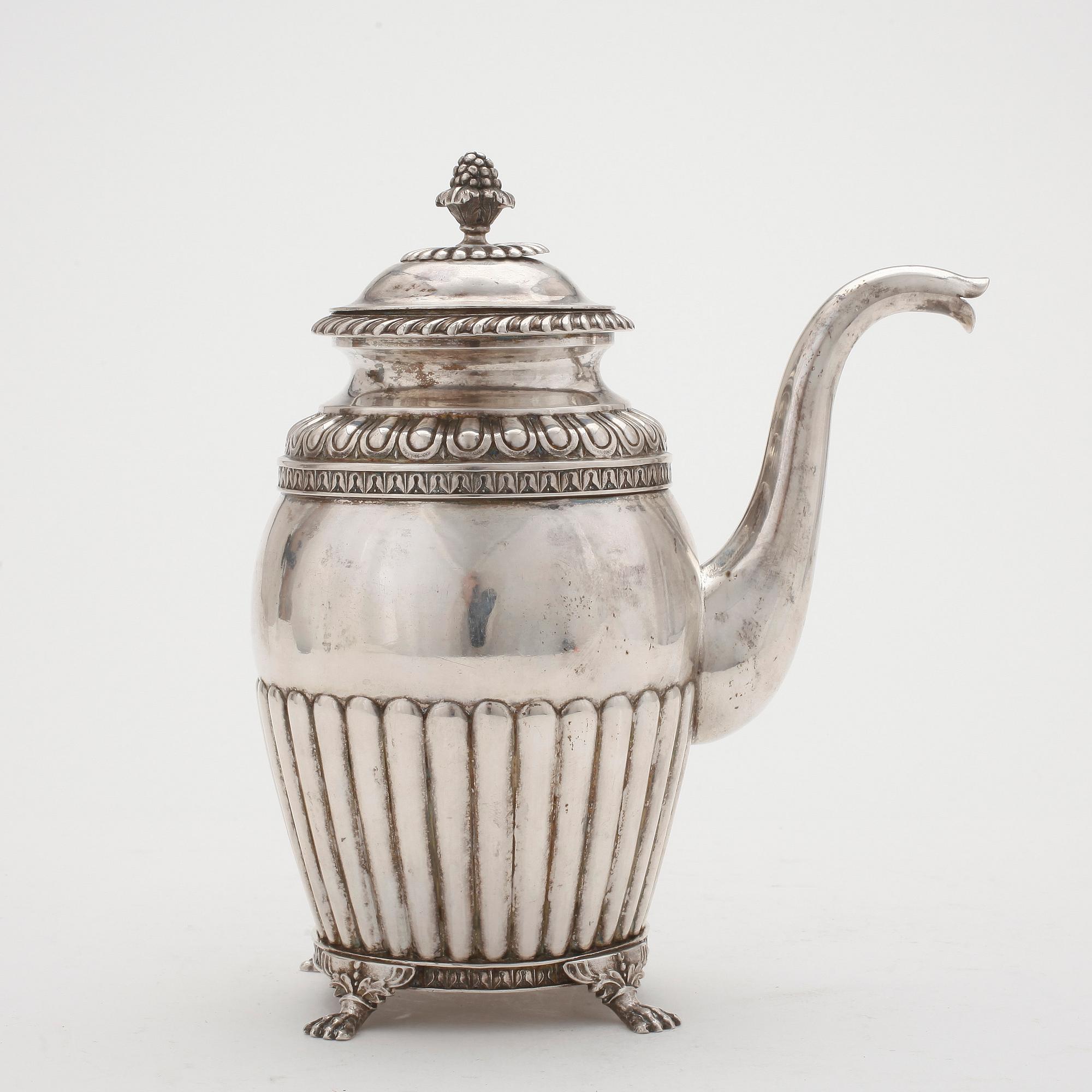 CHOKLADKANNA, silver, Gustaf Folcker, Stockholm, 1834. Vikt ca 430g.