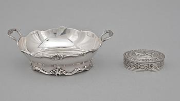 SKÅL SAMT DOSA, silver, rokokostil, bla Nederländerna, svenska importstämplar, 1900-tal. Vikt ca 250 gram.