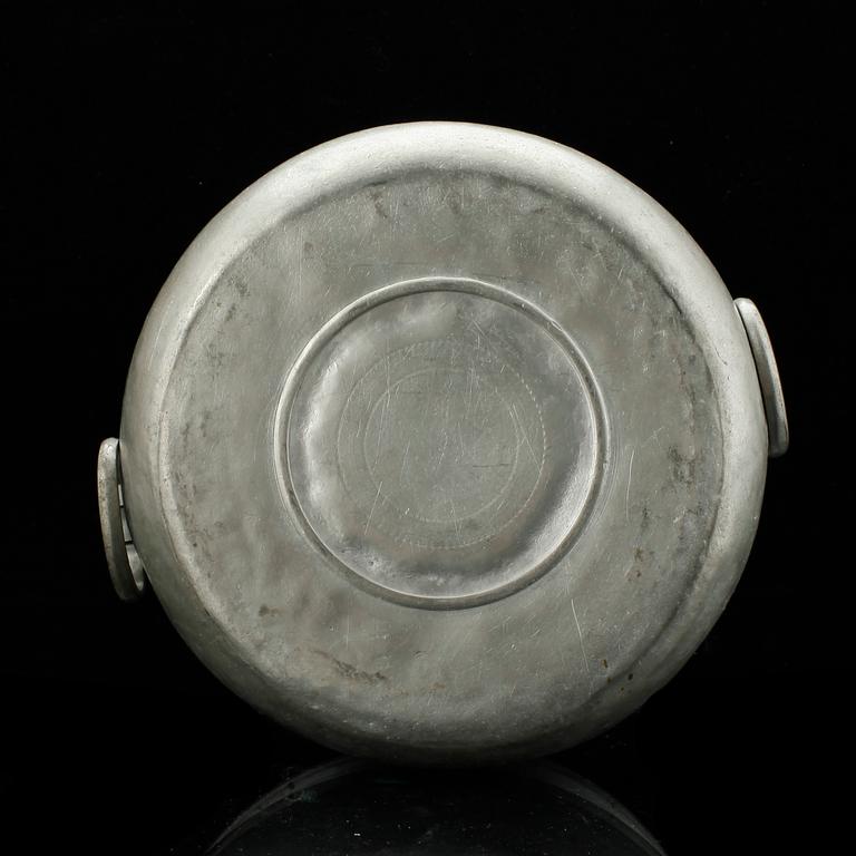 GRÖTSKÅL, tenn, 1700-tal. Odefinierade stämplar.