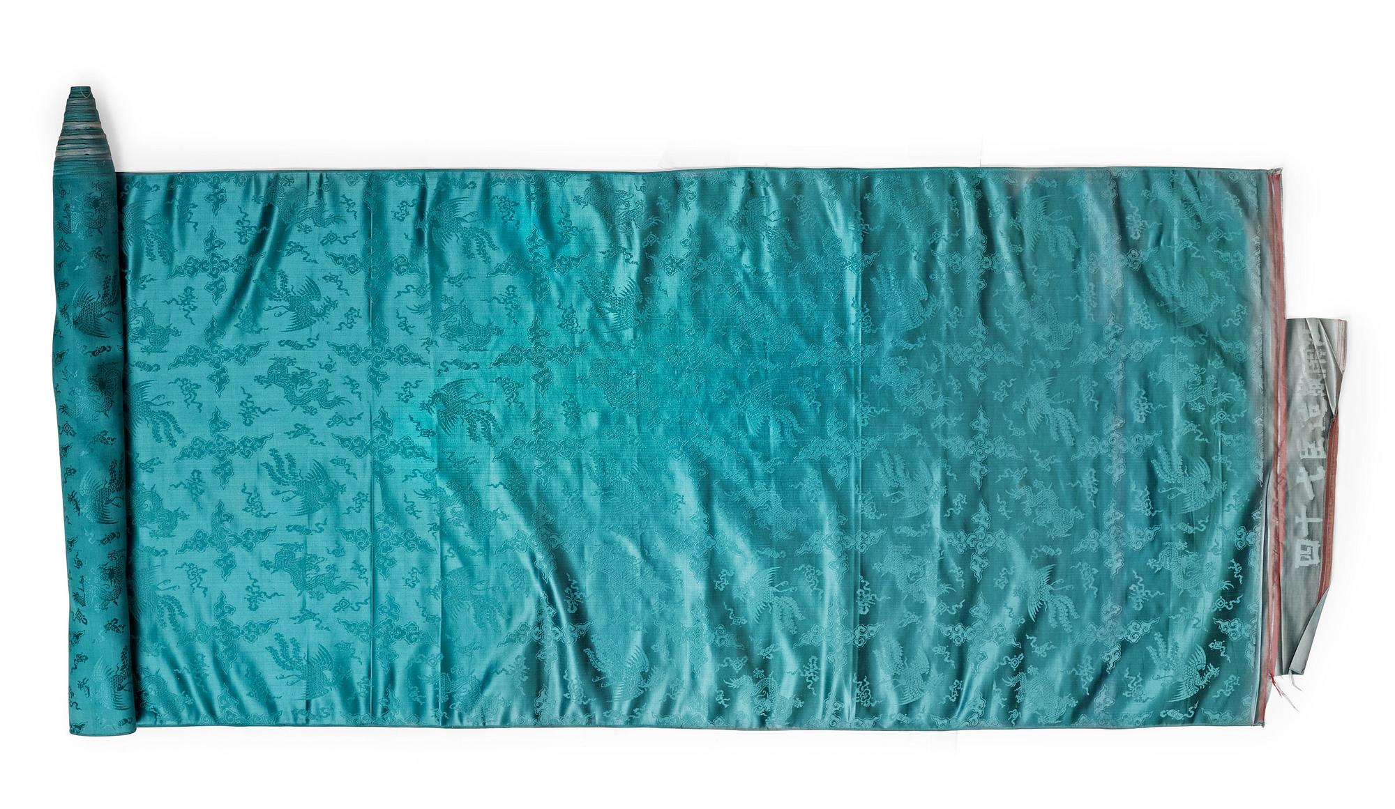 A BOLT OF SILK, uncut. Late Qing dynasty, (1644-1912).