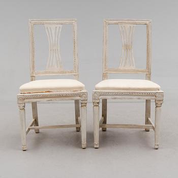 STOLAR, 2 st, sengustavianska, omkring år 1800.