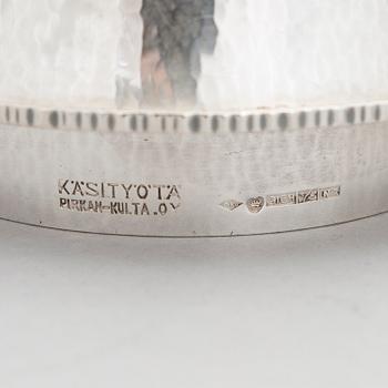 LJUSSTAKE, SOCKERSKÅL och GRÄDDSNÄCKA, silver, Pirkan-Kulta oy, Tammerfors 1964 och 1966.