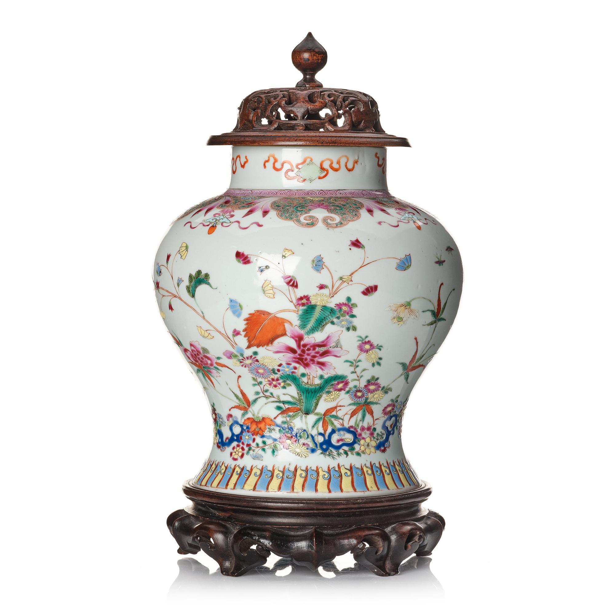 Urna, porslin. Qingdynastin, 1800-tal.