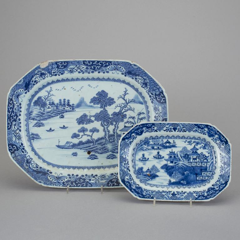 STEKFAT, 2 st, porslin, Kina, Qianlong (1736-95).