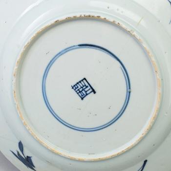 Four blue and white porcelain dishes, Qing dynasty, 18/19th century.