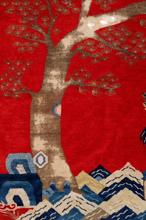 A Chinese Baoutou carpet, around 1900, c. 270 x 182 cm.