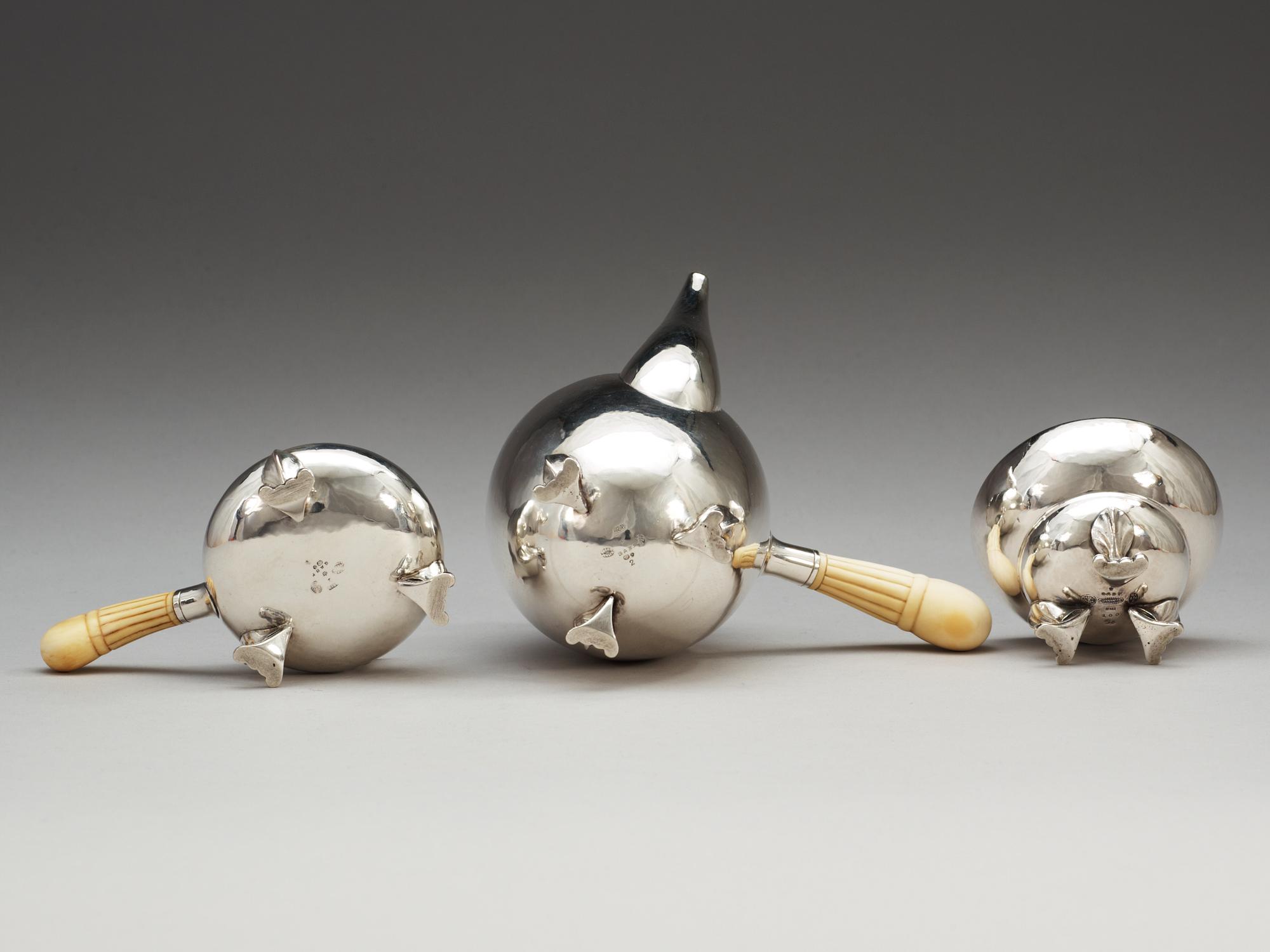GEORG JENSEN, moccaservis tre delar "Magnolia/Blossom", Köpenhamn 1918-20,