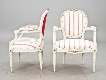 KARMSTOLAR, ett par, gustaviansk stil, 1900-talets första hälft.