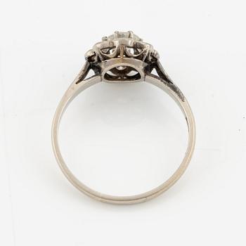 Ring, carmoséring, 18K vitguld med briljantslipade diamanter.