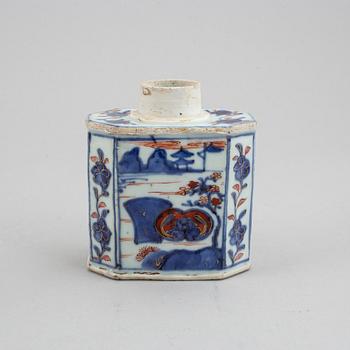 Two Chinese tea caddies, Qing dynasty, 18th Century.