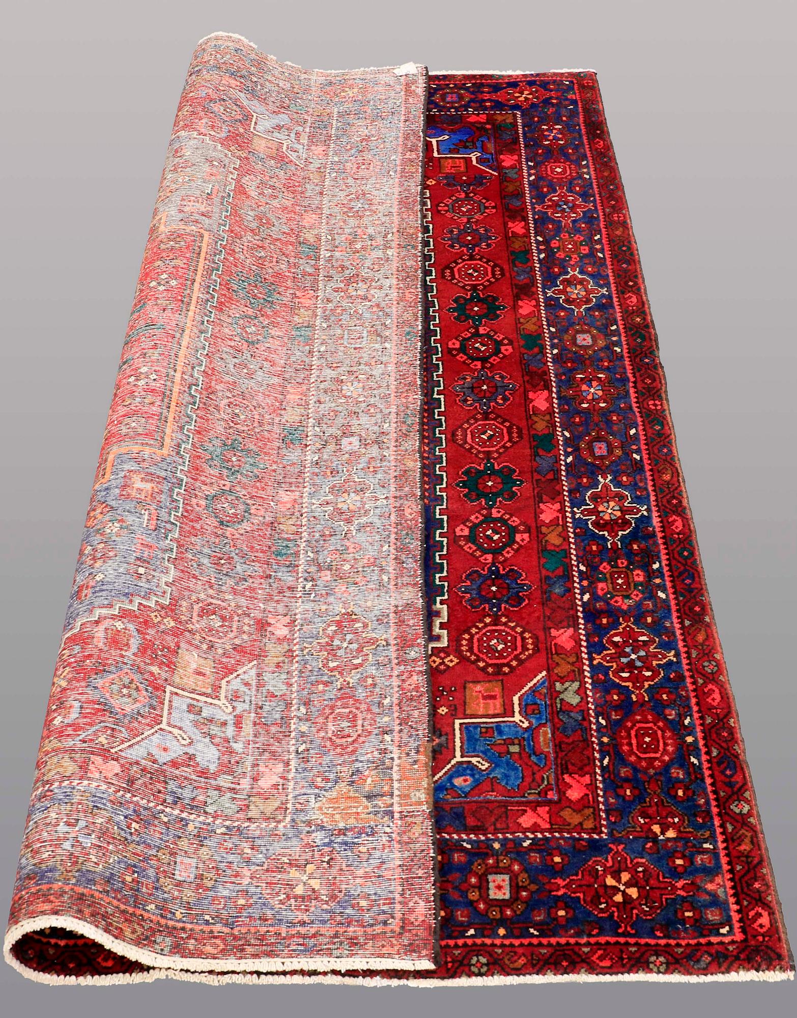 A RUG Hamadan, ca 213 x 131 cm.