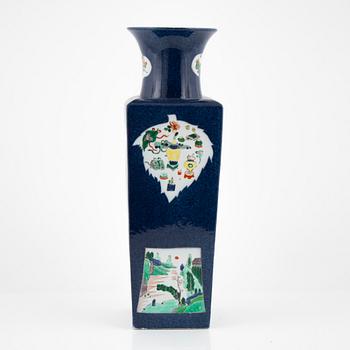 A Chinese Kangxi style vase, 20th Century.