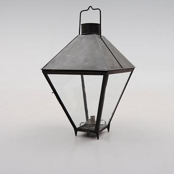 LYKTA, plåt, 1800-tal. Höjd ca 65 cm.