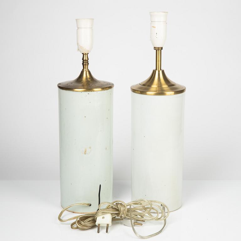 A pair of Chinese porcelain vase converted into table lamps, 20th Century.