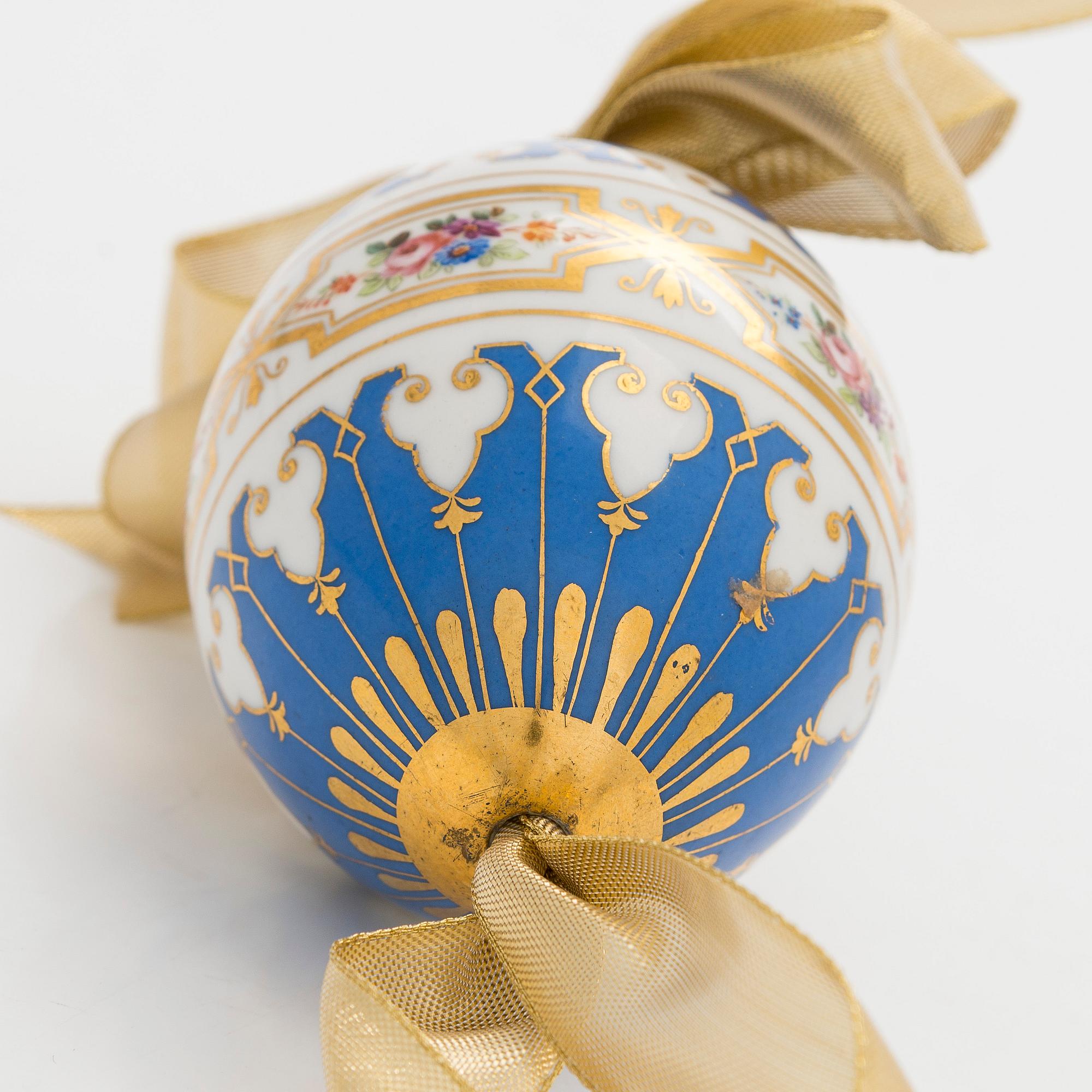 Dekorationsägg, porslin, Ryssland, kring sekelskiftet 1900.