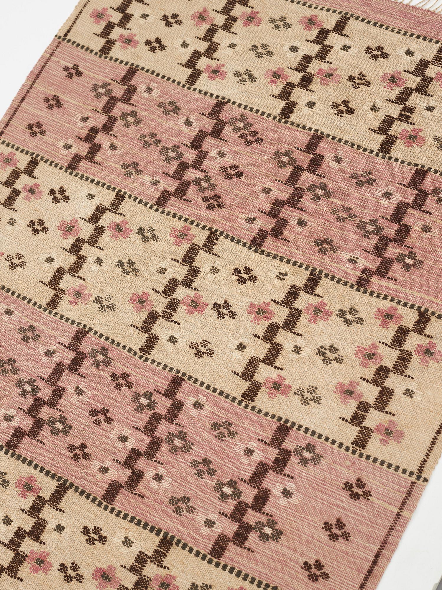 Märta Måås-Fjetterström, Vävnad, "Slån", inplock på linnebotten, ca 92,5-93 x 69,5-71,5 cm, signerad MMF.