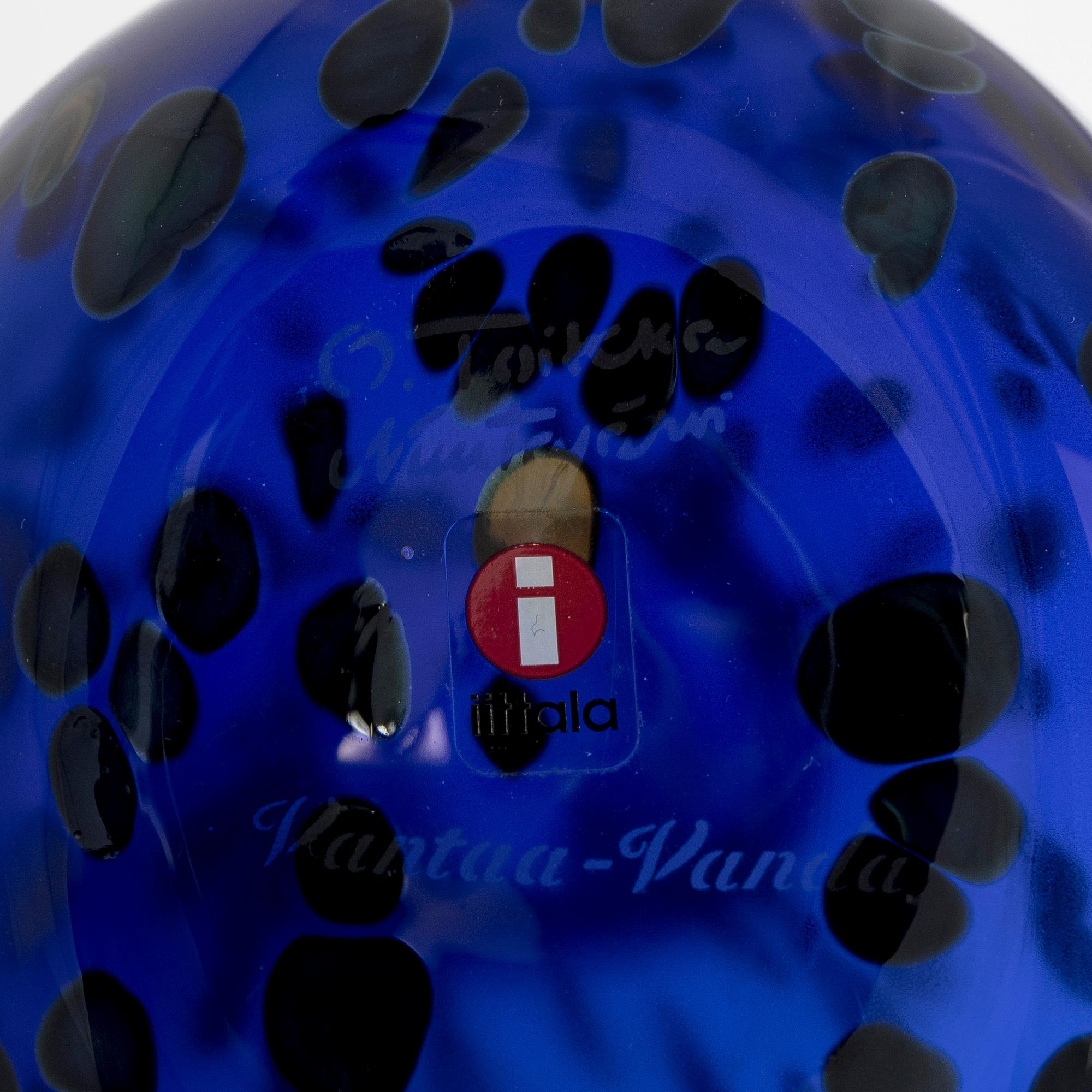 Oiva Toikka, a "Sinikki" glass bird, signed O. Toikka Nuutajärvi Vantaa-Vanda.