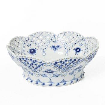 Royal Copenhagen, a 'Musselmalet' / 'Blue Fluted' porcelain bowl, Denmark.