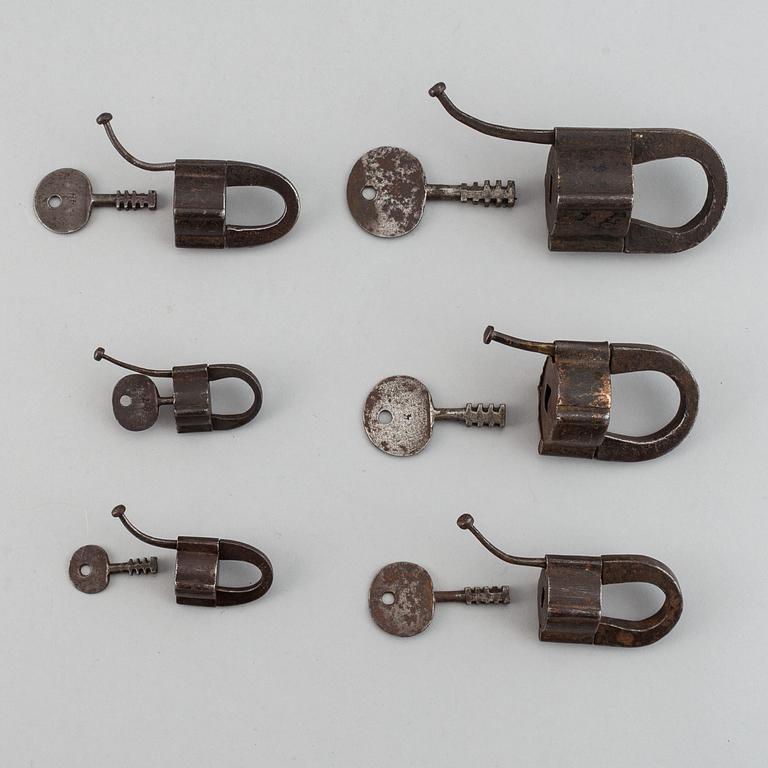POLHEMSLÅS, 6 st, järn, 1700-/1800-tal.