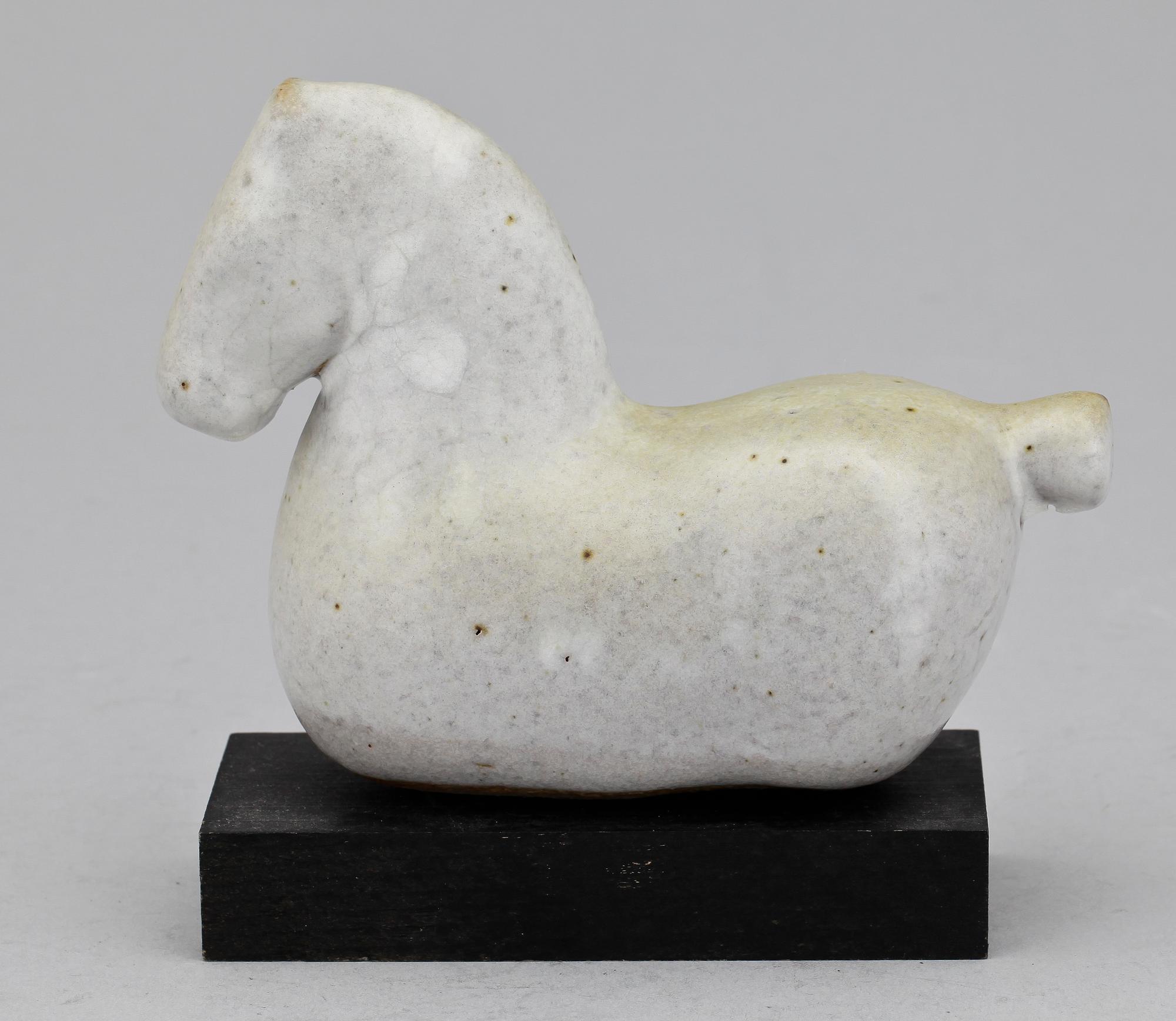 ULLA KRAITZ , stengods, sign.