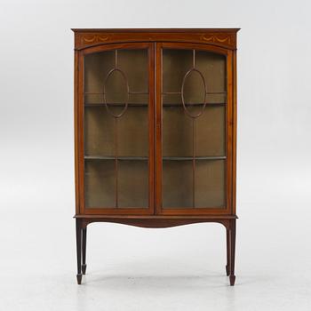 Vitrinskåp, George III-stil, 1900-talets första hälft.