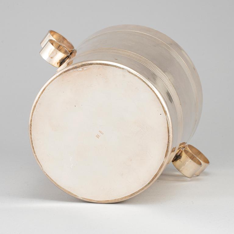 A 20th century plate champagne cooler.