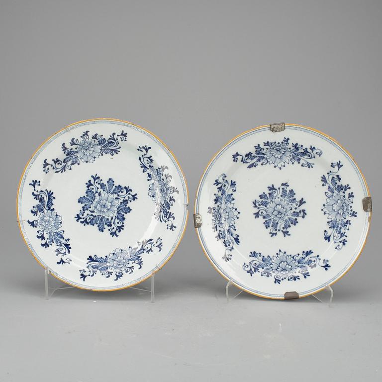 FAT, ett par, fajans, troligen Holland, 17/1800-tal.