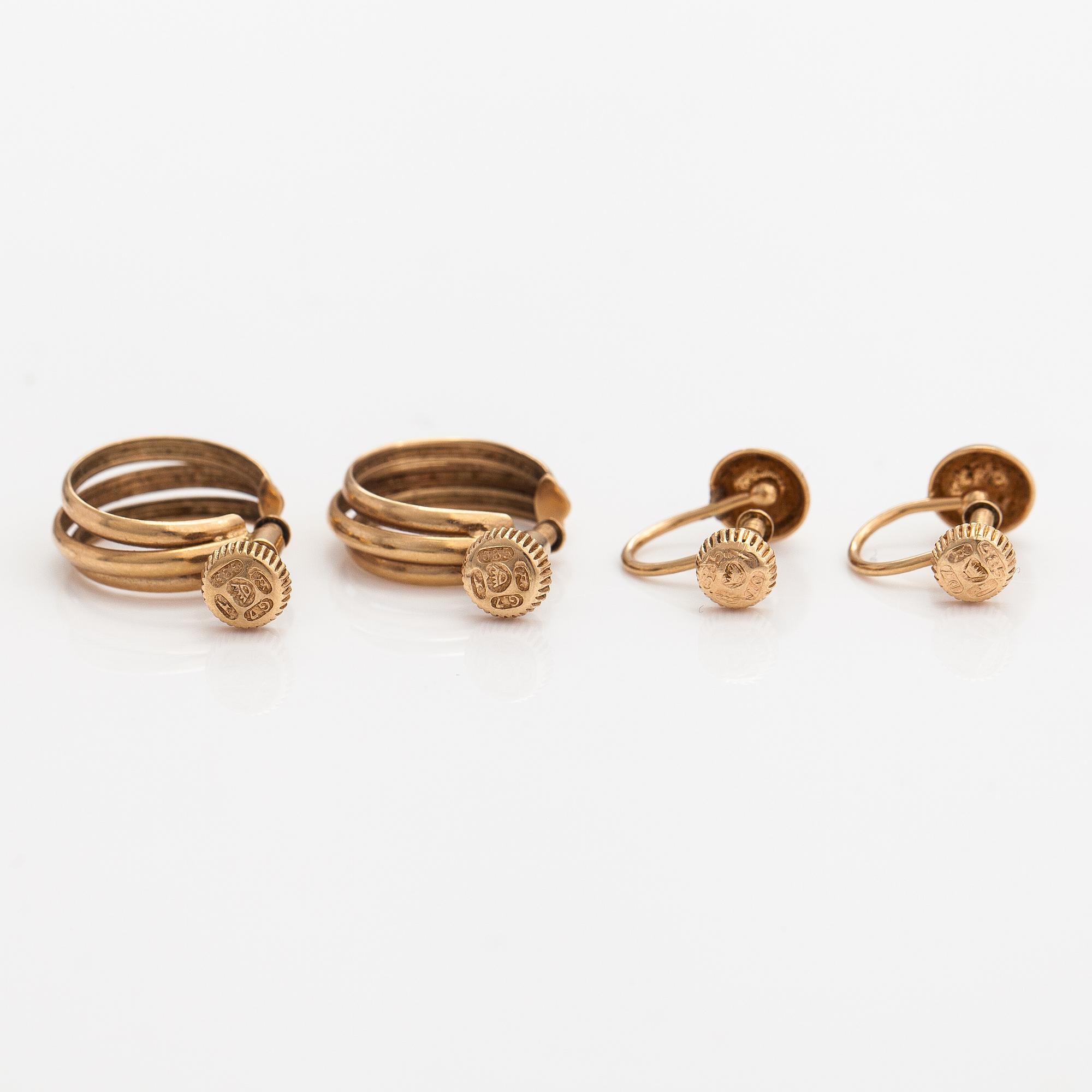 Elis Kauppi, Two paris of 14K gold earrings. Kulpittaan kulta, Turku 1957 and 1960.