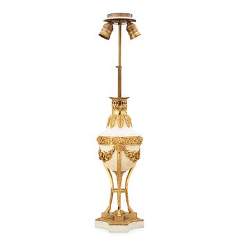 505. A French Louis XVI-style late 19th century table lamp.